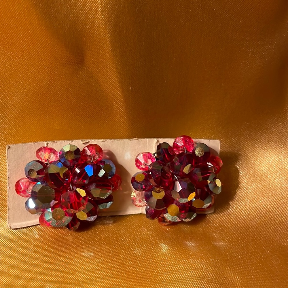 Vintage clip earrings irredentist red & pink cluster design w/silver backs - Picture 1 of 3